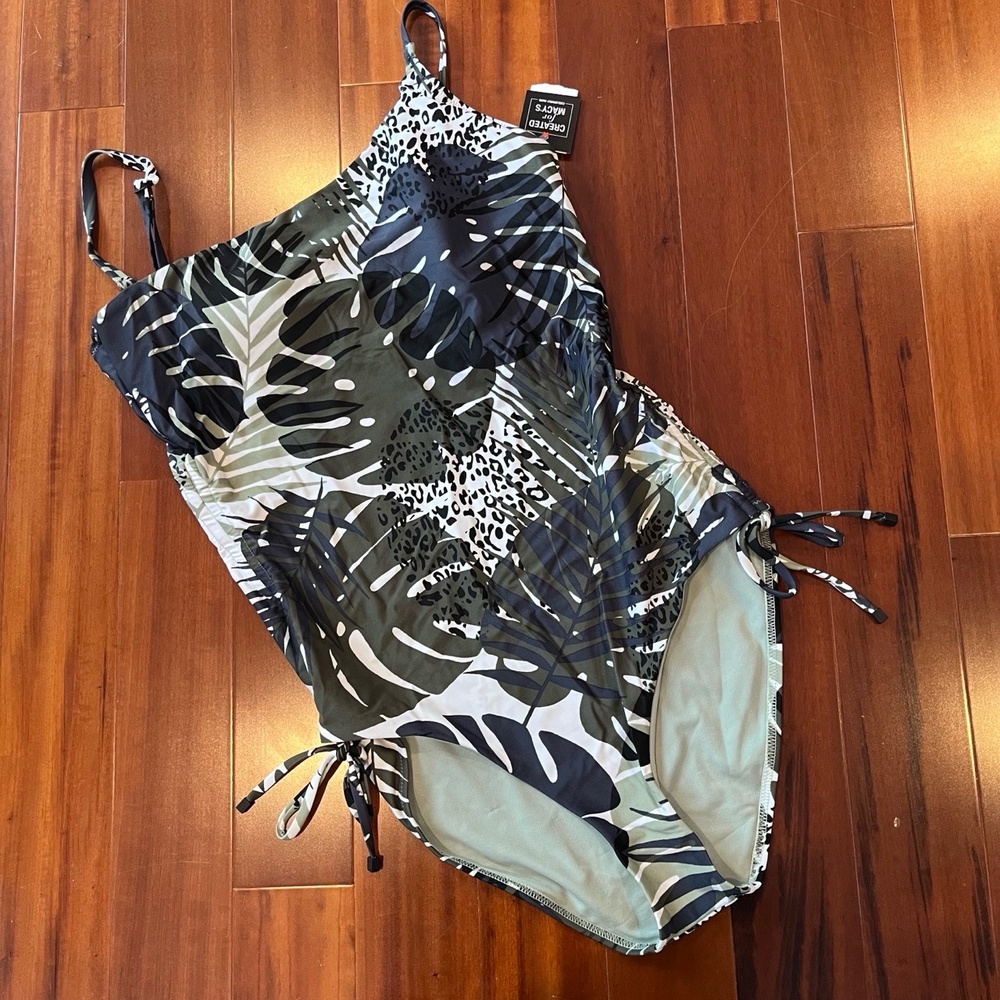 New NWT Bar III Swimsuit Leaf Animal‎ Print Tropical One-Piece Swim Size Large